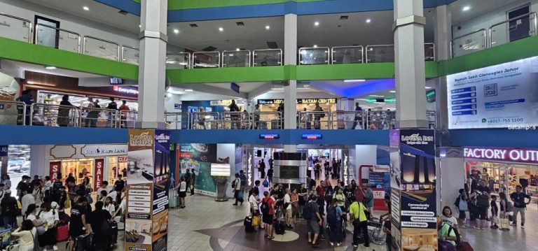 Jelang Nataru, Arus Penumpang Pelabuhan Internasional Masih Sepi