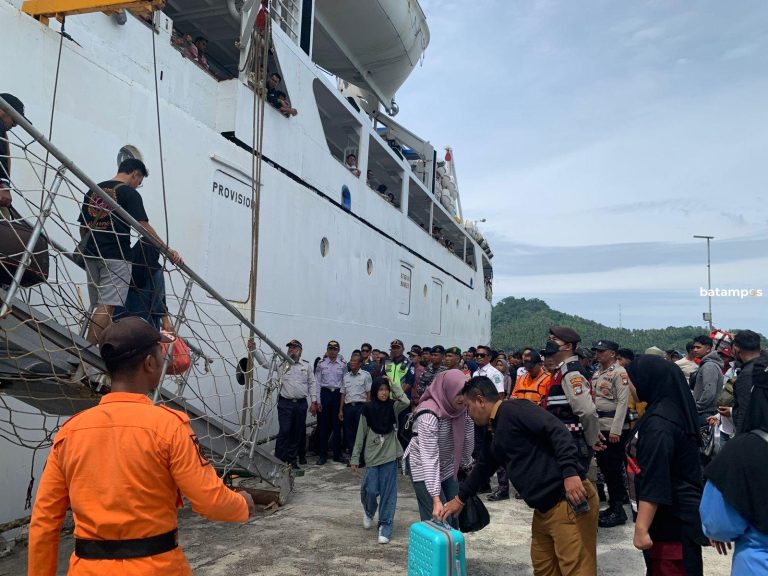 1.335 Warga Anambas Kompak Liburan ke Luar Daerah, Diangkut Pakai Dua Kapal