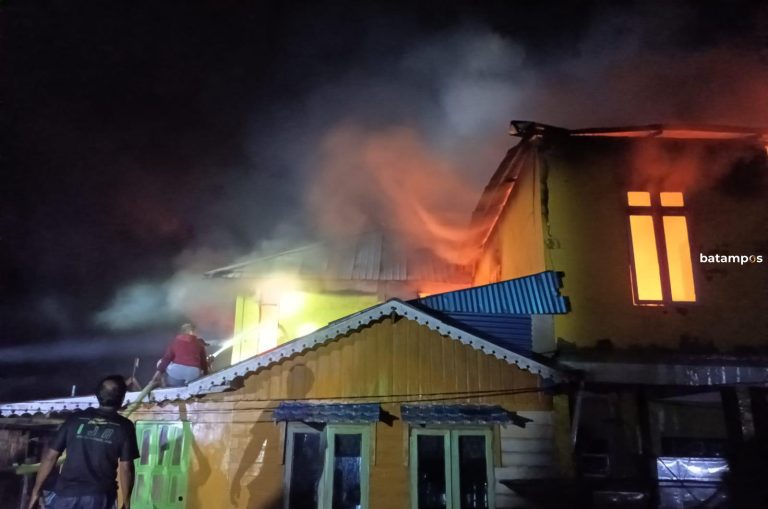 Kobaran Api Hampir Tewaskan Satu Keluarga, Beruntung Tetangga Sigap Bangunkan Korban