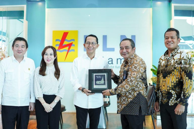 Dikunjungi Amsakar-Claudia, PLN Batam Jamin Listrik Aman saat Natal dan Tahun Baru