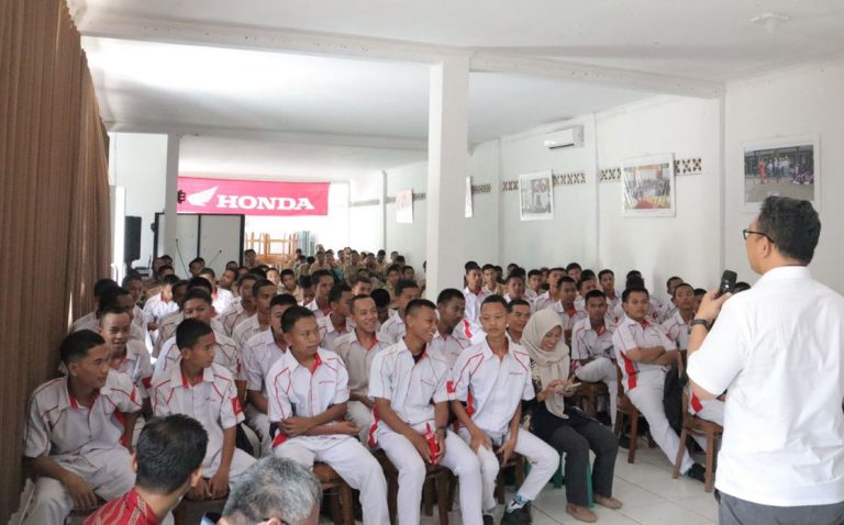 Dukung Generasi Cerdas di SMK, AHM Edukasi Teknologi Sepeda Motor Listrik