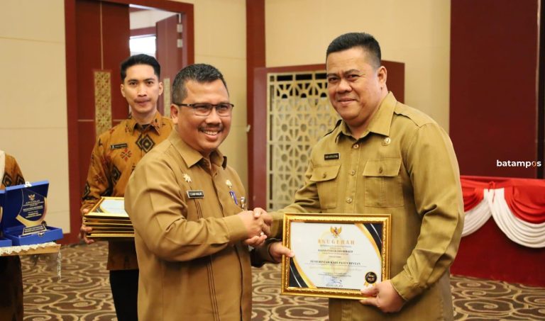 Bintan Terima Penghargaan Keterbukaan Informasi Publik