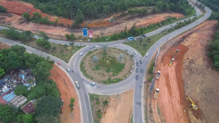Bundaran Baru Belum Ada Air Mancur dan Taman