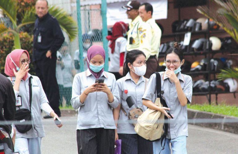 Kenaikan UMP Picu Tekanan Sektor Padat Karya
