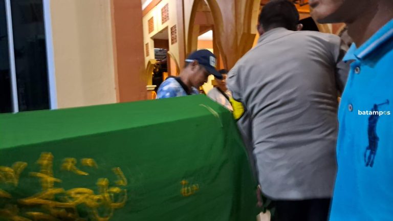 Idap Penyakit Asam Lambung, Pria Paruh Baya Meninggal di Teras Masjid di Bintan