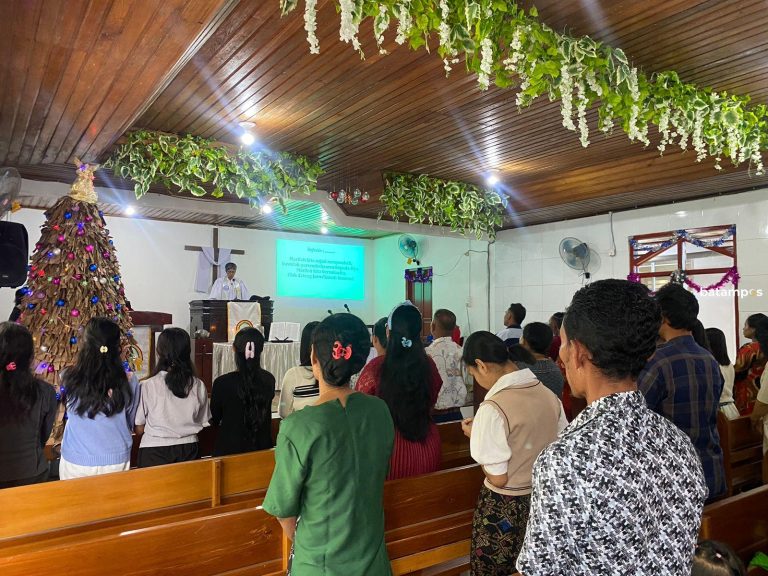 Umat Kristiani Jalani Ibadah dengan Khidmat dan Lancar