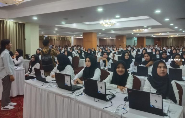 1.218 Honorer Bintan Ujian PPPK di Ballroom Golden View, Batam