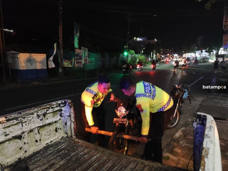 2 Pemotor Bertabrakan, 4 Korban Dilarikan ke Rumah Sakit