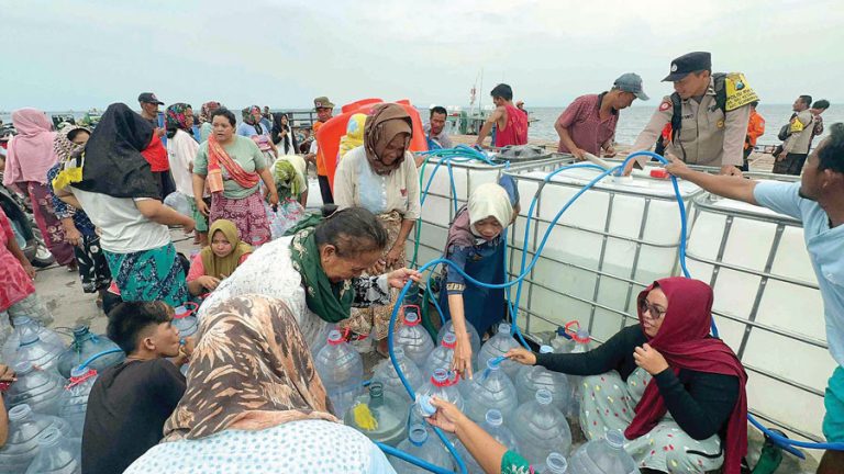 Setelah Hampir Tiga Pekan, Air di Gili Ketapang Akhirnya Kembali Tawar