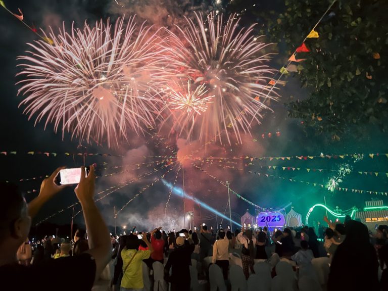 Menyambut Akhir Tahun 2024 di Harris Resort Waterfront Batam