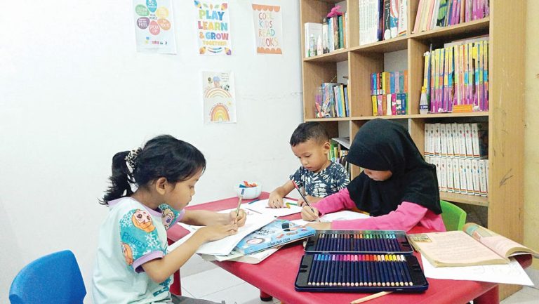 Eka Mustika Sari, Praktisi Homeschooling Berbasis Keluarga