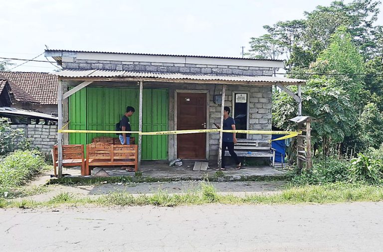 Diduga Akibat Pinjol, Istri Ingin Bunuh Diri, Suami Ikut, Ajak 2 Anak