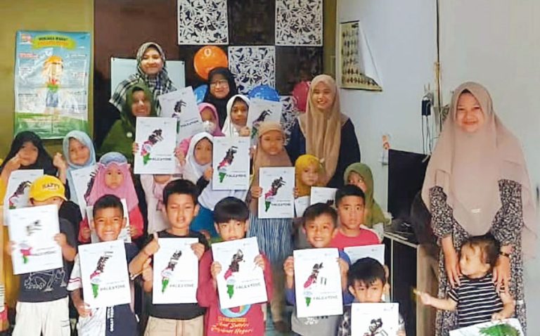 Saung Cekas, Buku Koleksi Pribadi yang Jadi Perpustakaan untuk Umum