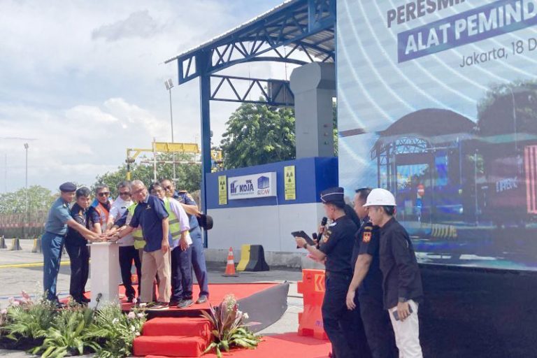 Ekspor Impor Peti Kemas di Tanjungpriok Turun