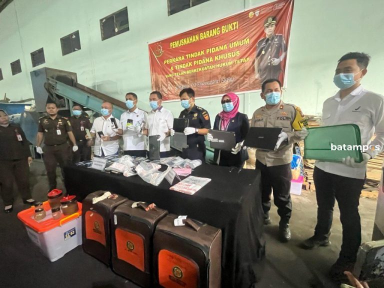 Kejari Batam Musnahkan Barang Bukti Belasan Miliaran Rupiah, dari 167 Perkara