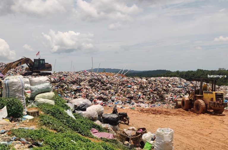 Sering Rusak, Alat Berat di TPA Ganet Tak Layak Pakai
