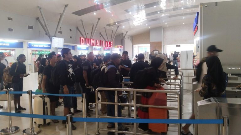 Awal Tahun, Penumpang di Pelabuhan Domestik Sekupang Tetap Ramai