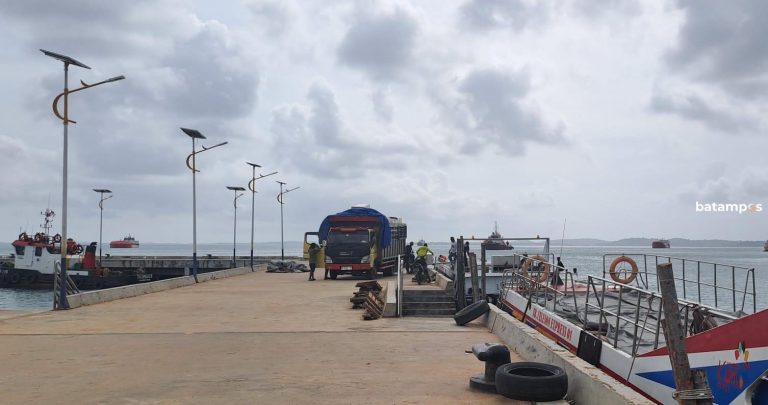 Pindah Sandar, Kapal Tol Laut Singgahi Pelabuhan Kota Segara di Tanjunguban, Bintan