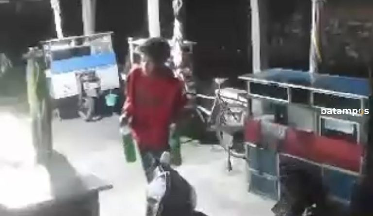 Remaja Terekam CCTV Lakukan Pencurian di Suka Damai