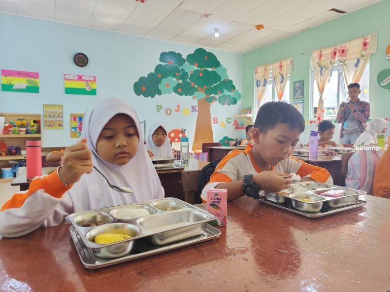 Makan Bergizi Gratis di Pinang Mulai Didistribusikan ke Sejumlah Sekolah