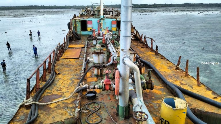 Kapal Tak Berawak Terdampar di Perairan Teluk Sebong, Bintan