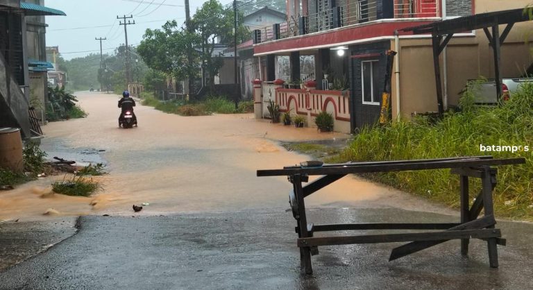 Banjir Rendam Sejumlah Ruas Jalan di Tanjunguban, Bintan
