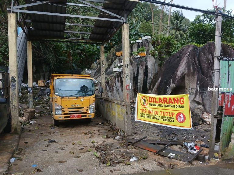 Petugas Kebersihan Diberhentikan Bupati, TPS Sampah Tarempa Barat Tak Beroperasi
