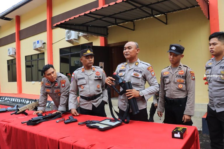 Agar Tak Gugup Saat Bahaya Datang, Personil Polres Anambas Dilatih Gunakan Senpi