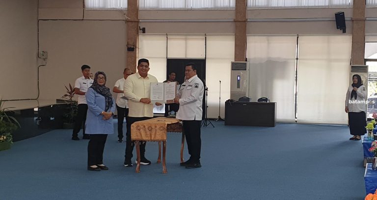 Serahkan DPA 2025 ke OPD di Bintan, Roby: Tidak Boleh Ada Korupsi