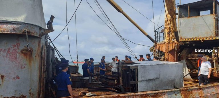 Bolak-balik Tanpa Izin Berlayar, Pangkalan PLP Tanjunguban Amankan Kapal Asing di Perairan Berakit, Bintan