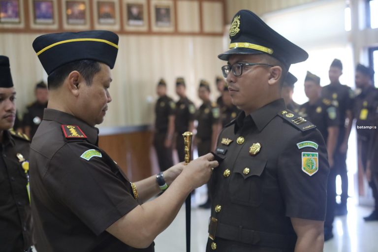 Herlambang Resmi Jabat Kasi Intelijen di Kejari Karimun