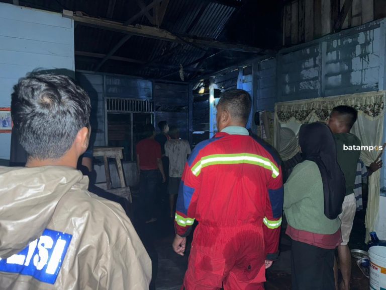 Diduga Konsleting Listrik, Rumah di Daik Lingga Terbakar