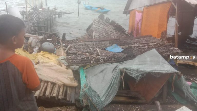 Abrasi Laut Hantam Rumah Warga di Pulau Karas, Batam