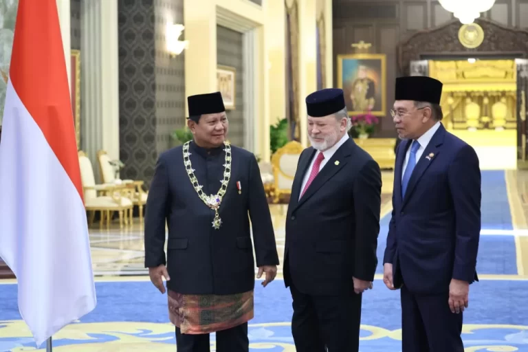 Temui Raja Malaysia Sultan Ibrahim, Prabowo Disambut Upacara Kenegaraan