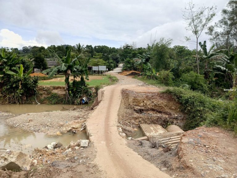 Jembatan Putus di Marina Belum Diperbaiki, Warga Berharap Solusi Permanen