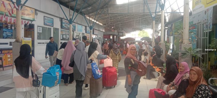 Imlek, Arus Penumpang di Pelabuhan Karimun Naik