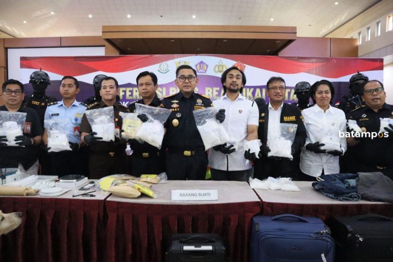Sabu Ditumbuk dan Dihaluskan, Pasangan Kekasih Diupah Rp 50 Juta Selundupkan Sabu Melalui Bandara