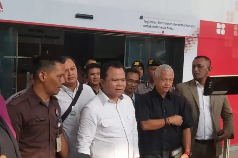 Eks Dirjen Imigrasi Ronny Sompie Dicecar 22 Pertanyaan oleh Penyidik KPK, Akui Didalami soal Data Perlintasan Harun Masiku