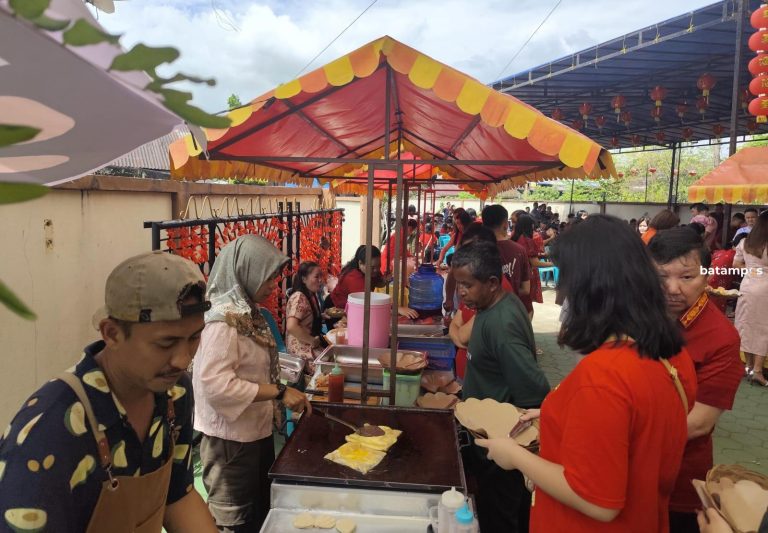 Vihara di Dabo Lingga Siapkan Makanan Vegetarian saat Imlek