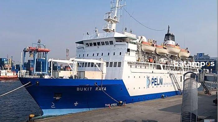 Diadang Gelombang 6 Meter di Belinyu, KM Bukit Raya Tunda Keberangkatan ke Anambas dan Natuna