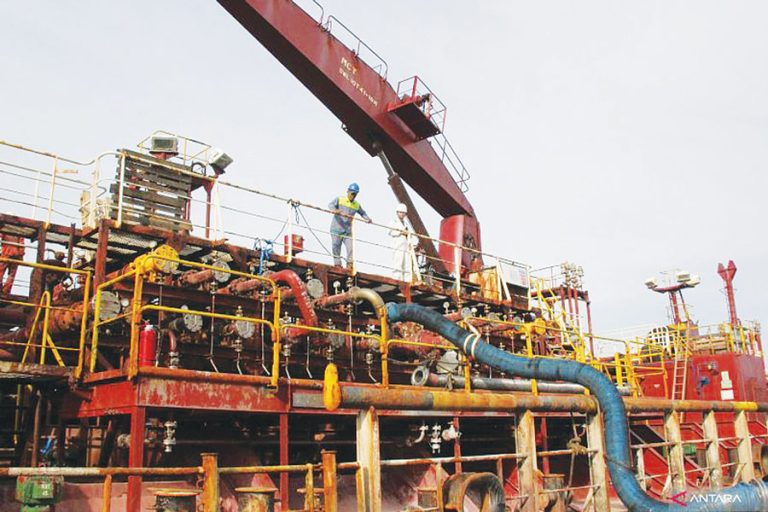 Pemerintah Alihkan Ekspor Minyak Mentah untuk Tingkatkan Produksi BBM Nasional