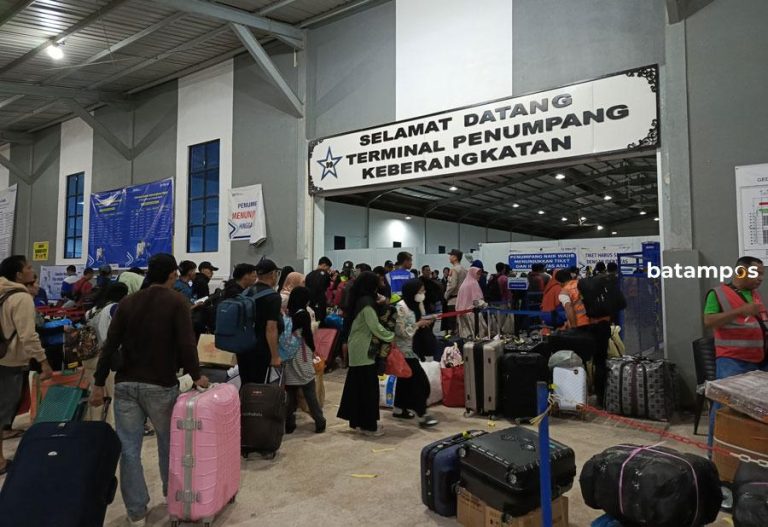 Momen Tahun Baru, Kapal Pelni Berlayar dari Batam Menuju Medan dengan Ribuan Penumpang