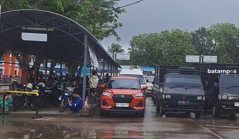 Cuaca Buruk, Pelayaran Kapal RoRo di Pelabuhan ASDP Tanjunguban, Bintan Dibatasi hingga Sore