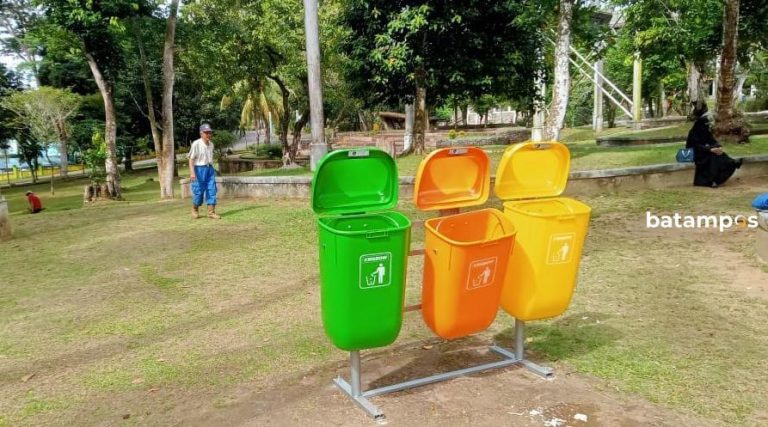 Tingkatkan Kesadaran Masyarakat untuk Buang Sampah di Tempatnya, DLH Bintan Sediakan Puluhan Tong Sampah