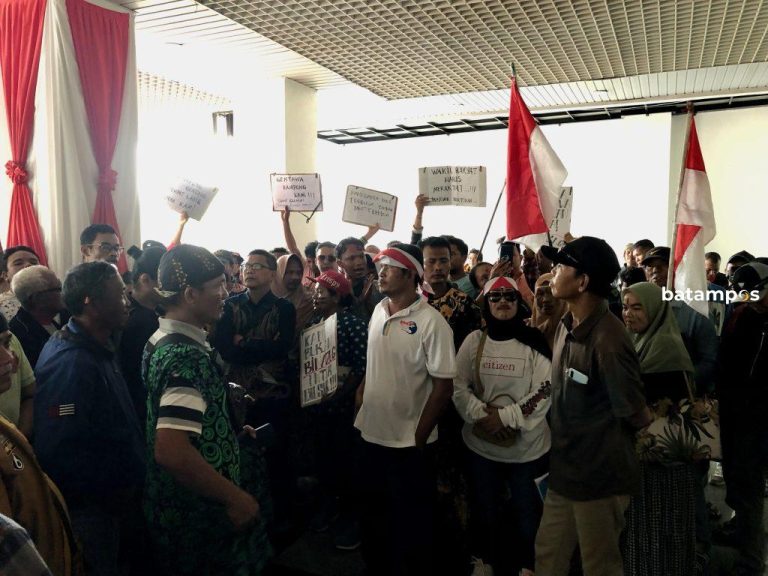 Tolak Penggusuran Lahan, Warga Kampung Gentawa Gelar Aksi di DPRD Batam