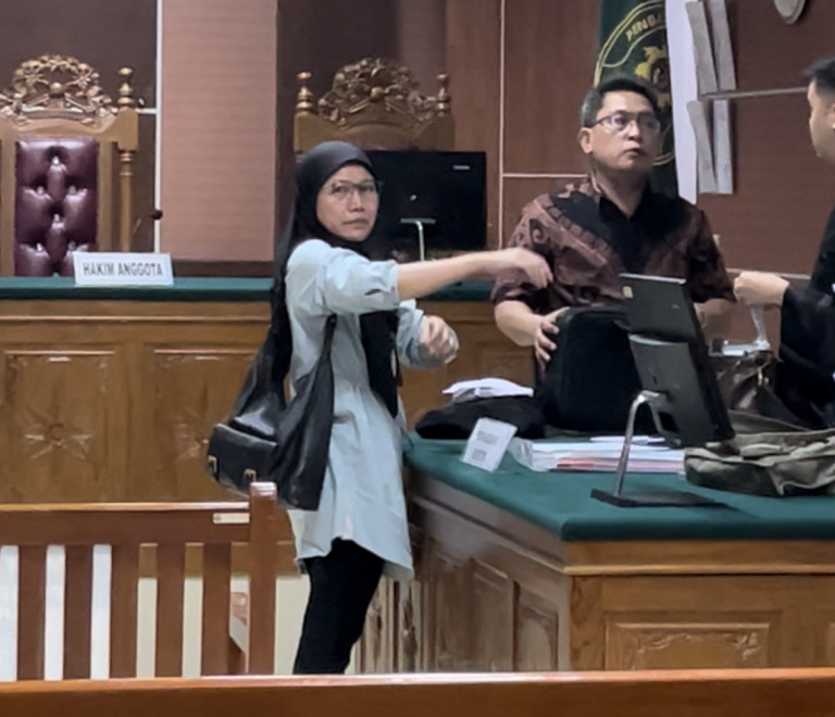 Terbukti Bersekutu dengan Pengacara Curi Uang Rp 8,9 Miliar, Kejari Batam Tetapkan Roliati Sebagai DPO