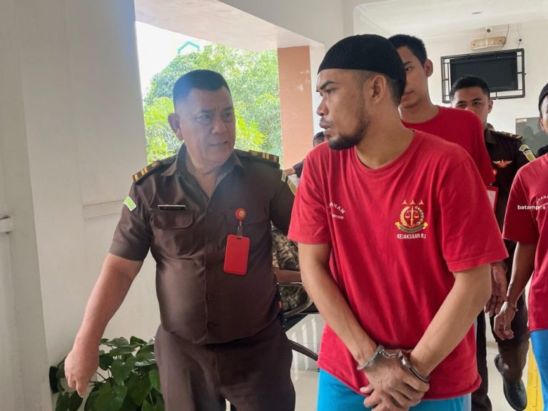 Tusuk Kenalan dari Michat, Ali Rokan Menangis Dituntut 3 Tahun
