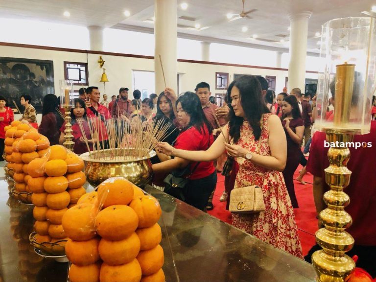 Ribuan Umat Padati Vihara Duta Maitreya di Hari Pertama Imlek