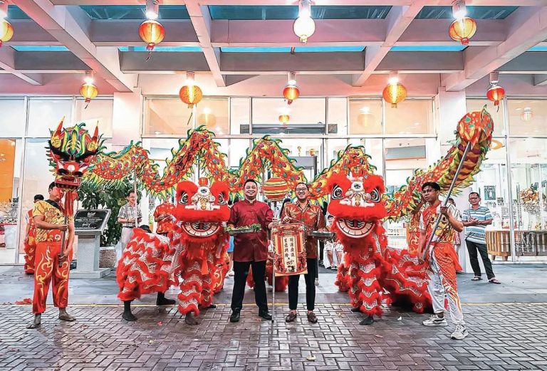 HARRIS Hotel Batam Center Mempersembahkan “Path to Prosperity Dinner” Menyambut Tahun Baru Imlek 2025