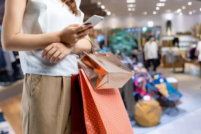 10 Juta Orang Kaya Hobi Belanja di Luar Negeri, Ini Kata Airlangga